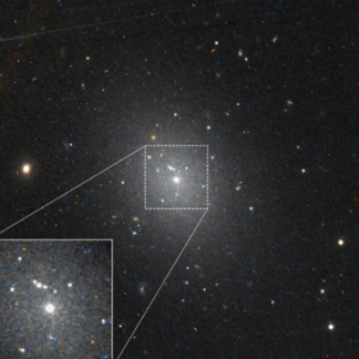 Exemple d'une galaxie naine de l'échantillon MATLAS montrant des signes de fusion d'amas d'étoiles